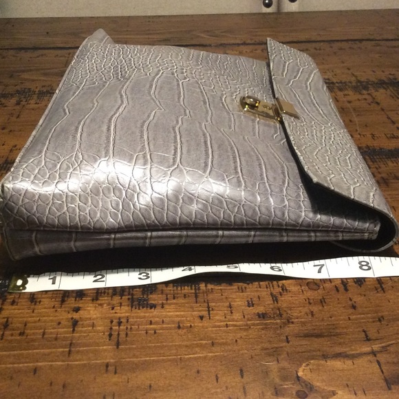 🔥Fierce Faux Crocodile Oversized Clutch💋 - Picture 7 of 7